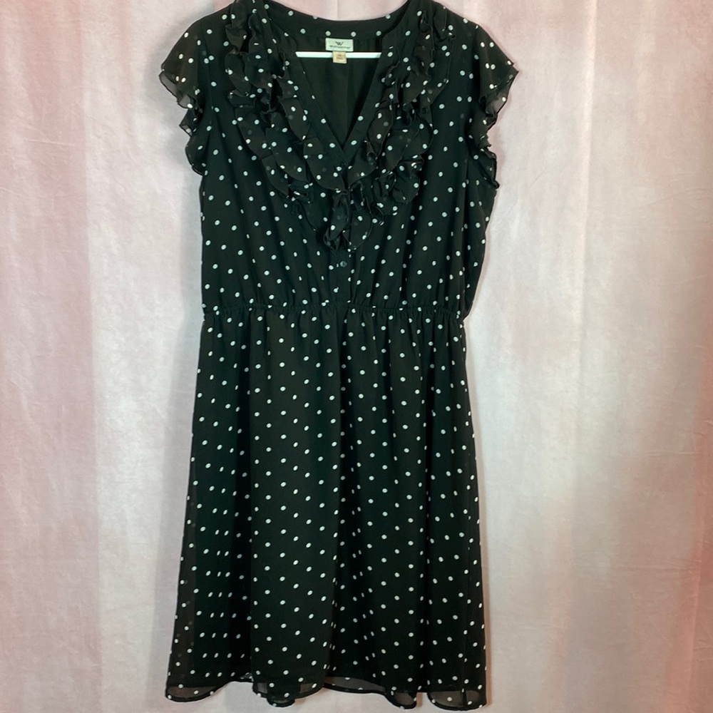 Women’s semi-sleeveless polka dot dress. Size 16